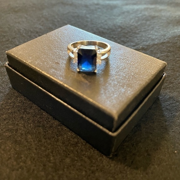 Ring faux blue sapphire silver band - Picture 7 of 7